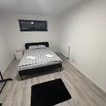 Everest 33 Garsoniera アパート *