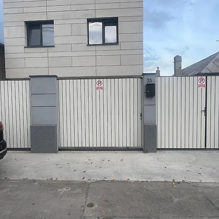 Everest 33 Garsoniera Апартаменти Бухарест