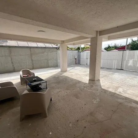 アパート Everest 33 Garsoniera ブカレスト