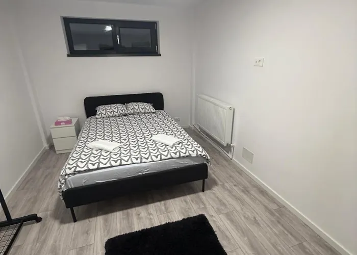 Everest 33 Garsoniera Апартаменти *