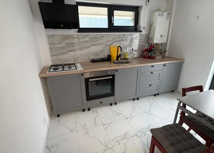 Апартаменти Everest 33 Garsoniera Бухарест